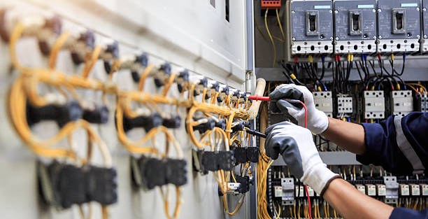 Professional Electrician technician working in Baltimore, MD
